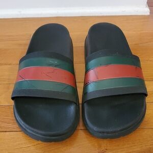 Men Gucci Black Slide Sandals with Red and Green Stripes